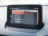 こちらのお車には先進安全装備が多数搭載されています。衝突被害を回避あるいは軽減するためのブレーキや、後方死角からの接近警報、車線逸脱を防止する警報装置など、詳しくはスタッフまでお尋ねください。