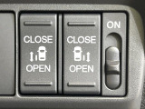 【両側パワースライドドア】スマートキーや運転席のスイッチで後席両側スライドドアの開閉が可能♪電動だから力を入れてドアを開ける必要が無く、小さなお子様でも簡単に開け閉めでき快適です♪