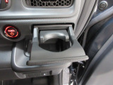 運転席右側のドリンクホルダーです。
