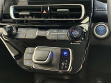 「中古車ハイブリッド保証」付き。ハイブリッド機構を無償で保証します。保証期間は、初度登録年月から10年目まで、またはロングラン保証が終わってから3年間。ただし累計走行距離が20万km以内です。