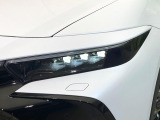 【LEDヘッドライト】悪天候や夜間走行時も良好な視界を確保し安心して運転できる高輝度LEDヘッドライトを装備!点灯速度が早く、消費電力も抑えられています。