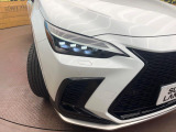 【三眼LEDヘッドライト】スタイリッシュな見た目の三眼LEDヘッドライトを装備♪スタイルだけでなく、夜間の走行も視界良好で安心してお乗りいただけます。
