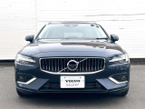 北欧流のラグジュアリーを体現したV60。伝統的なスカンジナビアン・デザインを継承しながら、躍動感にあふれ優雅な雰囲気を身にまとう、新しい潮流を具現化したスタイリングです。