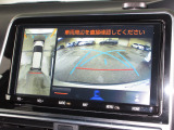 マルチビューカメラシステムを搭載しています!「見通しの悪い交差点での発進」「料金所などへの幅寄せ」「バック駐車」「縦列駐車」といった、多くの人が苦手意識を持ちやすいシーンで効果を発揮します。