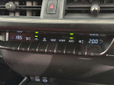 左右独立温度コントロールフルオートエアコンです。運転席、助手席それぞれで独立して温度設定ができます。冷え性の方が乗っても安心ですね♪