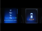 コーナーセンサーを装備。障害物までの距離に応じて警告音を変えてお知らせ。縦列駐車時や駐車場・車庫等での取り回しをサポートします。詳細は販売店スタッフまでお尋ね下さい。
