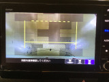 バックカメラの画像です。ガイドラインがスムースな車庫入れをサポートいたします。車庫入れの安心感がアップしますね。