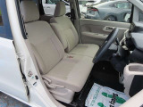 運転席回りもすっきりしていてスムーズに乗り降りができます!