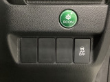 VSA装備車です。VSAはドライバーの操作と車の動きを見守っています。もし車の挙動が乱れたとき、4輪別々にブレーキをかけたり、エンジンパワーをしぼることによって車を安定させます。