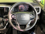 【純正革巻きステアリング】上質な革を使用することで、手にしっかり馴染みとても運転しやすいハンドルです♪