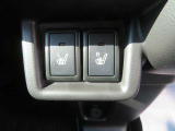 エアコンの下にはヒートシータ―が装備されています。運転席はもちろん助手席にも装備されており、同乗者も快適に過ごすことができます。