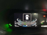 視認性に優れたメーターを採用しており、走行中でも車速や情報が分かりやすく表示されます。運転時の視線移動をむりのない範囲に抑え、快適で安心感のあるドライブをサポートします。