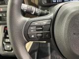 ステアリングにオーディオ操作スイッチが付いています。オーディオ画面に直接タッチしなくても操作が出来ますので、運転に集中できます。