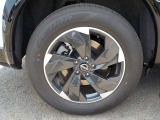 日産純正アルミホイ-ル付きです。タイヤサイズは235/60R18です。