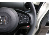 Hondaセンシングの機能のひとつ、アダプティブクルーズコントロール付!アクセルから足を離しても設定したスピードと前車との車間を保ち走行してくれます!車線維持もアシスト☆高速道路で疲労軽減ですね☆