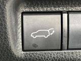 【パワーバックドア】スマートキーや運転席のボタンを押すだけでリアゲートが自動で開閉します!荷物を持っている時や、高い位置にあるバックドアを閉める際に便利な機能です♪