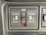【両側パワースライドドア】スマートキーや運転席のスイッチで後席両側スライドドアの開閉が可能♪電動だから力を入れてドアを開ける必要が無く、小さなお子様でも簡単に開け閉めでき快適です♪