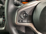 ステアリングにオーディオ操作スイッチが付いています。オーディオ画面に直接タッチしなくても操作が出来ますので、運転に集中できます。