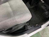 痛みの出やすい運転席シートの角、フロアマット、座面、ともに良好です