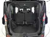 三列目シートは、折りたためますので大きなスペースが出来ちゃいます。キャンプ用品など大きな荷物もばっちり収納可能です♪