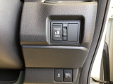 パワースライドドアの開閉はスマートキーのリモコンやドアノブは勿論、運転席側のスイッチ操作でも開閉ができ、安全・簡単です。