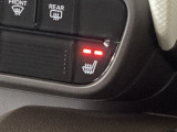 【運転席シートヒーター】エアコンよりも暖かくなるのが早く、エンジンをかけるとあっという間にポカポカに♪エアコンと違い風が出るわけではないので乾燥に敏感な方でも安心して使用できますよ♪