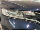 LEDヘッドライトは、点灯の瞬間から最大光量を発揮し、突然暗くなるトンネルなどでの安定感を高めます。