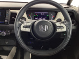Hondaセンシング搭載ミリ波レーダーと単眼カメラで、クルマの前方の状況を認識。ブレーキやステアリングの制御技術と協調し、安心・快適な運転や事故回避を支援する先のシステムです