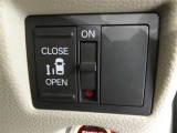 片側電動スライドドアのスイッチ付です。車内からもスイッチひとつで楽にドアの開閉が可能です。電動なので開閉時に力を使う必要がなく、半ドアになることもありません!