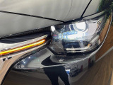 【LEDヘッドライト】悪天候や夜間走行時も良好な視界を確保し安心して運転できる高輝度LEDヘッドライトを装備!点灯速度が早く、消費電力も抑えられています。