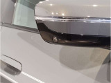 【BMWミラー】視認性の高いスタイリッシュなミラー。自動防眩機能も付いており夜間のドライビングをサポートします。