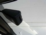 安心装備ドライブレコーダーを装備しています。自車の走行状態を常に録画しています。