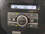 オートエアコンは温度を設定するだけで、自動で風量などを設定してくれます。運転しながら操作も必要ないので、安全性も向上します。