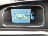 【パークアシスト・カメラ】駐車時に後方がリアルタイム映像で確認できます。大型商業施設や立体駐車場での駐車時や、夜間のバック時に大活躍!運転スキルに関わらず、今や必須となった装備のひとつです!