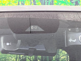 【トヨタセーフティセンス】走行中に前方の車両等を認識し、衝突しそうな時は警報とブレーキで衝突回避と被害軽減をアシスト。より安全にドライブをお楽しみいただけます。