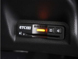 ◆ETC2.0装着◆進化したドライブ体験。料金収受システムだけだったETCが生まれ変わって、高速道路を賢く使うETC2.0に進化しました。多彩な情報サービスが便利で快適なドライブ体験を提供します。