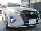 対向車からの視認性も高い大きなヘッドライトデザインです。