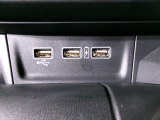 便利な充電用USBジャックも付いています。