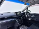 ダイハツのお店では、ダイハツ車を知り尽くしたプロフェッショナルが、専用の診断機器を使って各システムを点検しております。