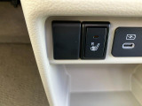 運転席に冬も暖かシート装備です!