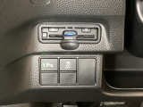 Hondaセンシング用の、VSA(ABS+TCS+横滑り抑制)解除などはハンドルの左側に装備しています。その上にETCがついています。高速道路の料金所の通過も楽々です。