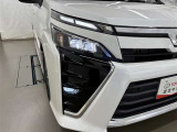 LEDヘッドライトです。デザイン性がよくとても明るいので、夜間の走行や悪天候でも安心です。しかも長寿命!