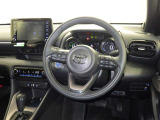 運転席まわりです。 各操作スイッチは使いやすい位置に配置されてます。