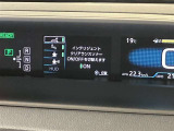 【インテリジェントパーキングアシスト】ハンドル操作をシステムが自動制御し、駐車を支援。 ドライバーはアクセルとブレーキの操作と、周囲の安全確認に専念することができます。