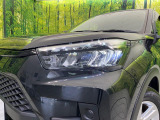 【LEDヘッドライト】悪天候や夜間走行時も良好な視界を確保し安心して運転できる高輝度LEDヘッドライトを装備!点灯速度が早く、消費電力も抑えられています。