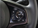 ◆アダプティブクルーズコントロール◆予め設定した車速内でクルマが自動的に加減速。前走車との適切な車間距離を維持しながら追従走行します。【LKAS】車線維持支援システムでステアリング操作を支援。