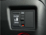◆片側電動スライドドア◆狭い駐車場でも乗り降りが楽々♪お子様が隣の車にドアを当ててしまう心配もございません!小さなお子様連れの方もこれで安心。
