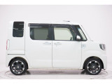県内13店舗にて常時500台以上ダイハツ車を展示中です。見て、触って、納得のいく一台をぜひ見つけてください。