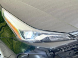 【LEDヘッドライト】悪天候や夜間走行時も良好な視界を確保し安心して運転できる高輝度LEDヘッドライトを装備!点灯速度が早く、消費電力も抑えられています。