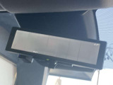 【インテリジェントルームミラー】 車両後方のカメラ映像がミラーに映るので、乗員や荷物が多くても安心♪夜間や悪天候の日でもクリアな映像で視界良好です◎